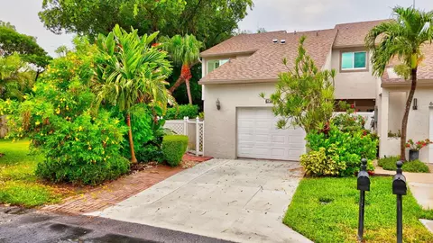 6758 Canary Palm Cir, Boca Raton, FL 33433
