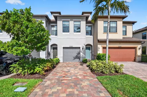 2362 Byron St, Palm Springs, FL 33406