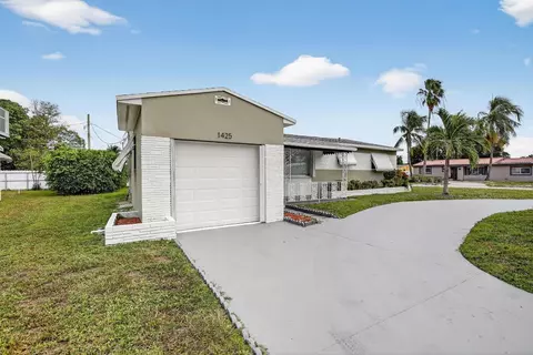1425 S 24th Ct, Hollywood, FL 33020