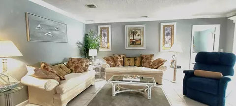 1205 S Lakes End Dr #D2, Fort Pierce, FL 34982