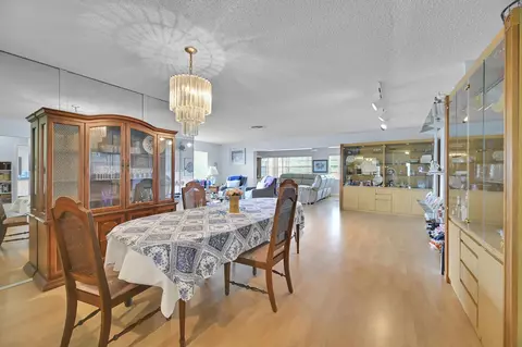 6127 Rainbow Cir, Greenacres, FL 33463