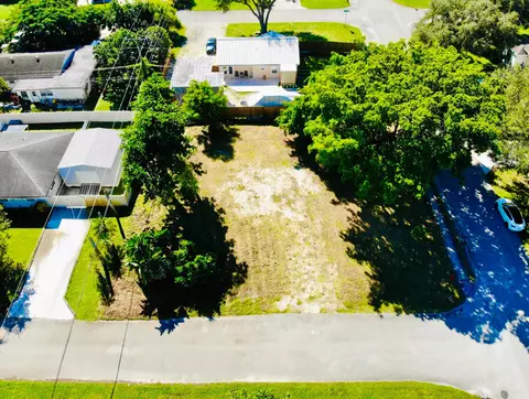 4802 Bonanza Rd, Lake Worth, FL 33467