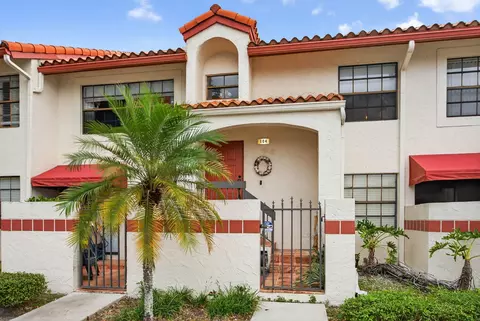 104 Liberty Ct, Deerfield Beach, FL 33442