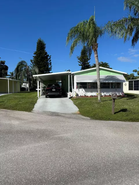 8 Montilla Way, Port Saint Lucie, FL 34952