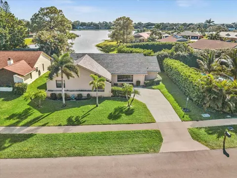 8320 E Waccamaw Ln, Lake Worth, FL 33467
