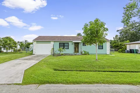 849 SE Celtic Ave, Port Saint Lucie, FL 34983