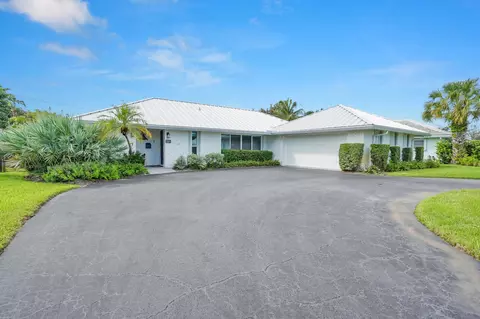 221 Orange Tree Dr, Atlantis, FL 33462