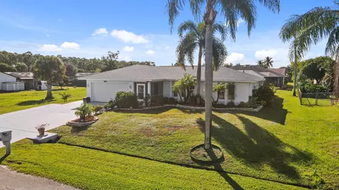 980 SE Breakwater Ave, Port Saint Lucie, FL 34983