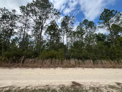 215 Royal Ave, Interlachen, FL 32148