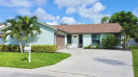 21565 Yellowstone Park Way, Boca Raton, FL 33428