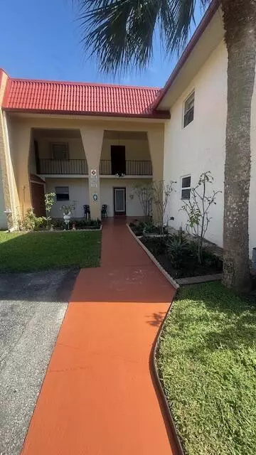 108 Lake Dora Dr, West Palm Beach, FL 33411