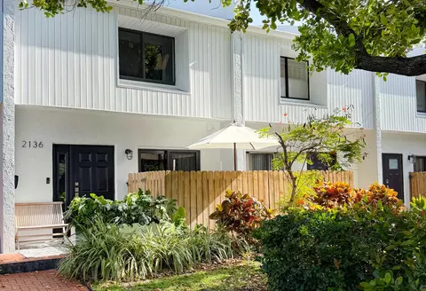 2136 NE 44th St #4, Lighthouse Point, FL 33064