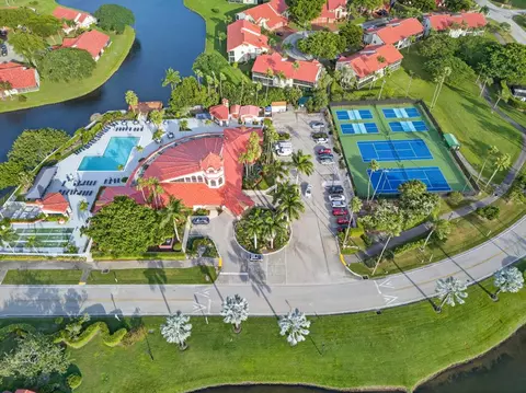 7548 Lexington Club Blvd #B, Delray Beach, FL 33446
