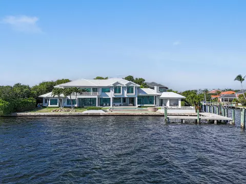 101 Bowsprit Dr, North Palm Beach, FL 33408