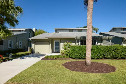 887 NE Dahoon Ter, Jensen Beach, FL 34957