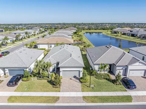 781 SE Courances Dr, Port Saint Lucie, FL 34984