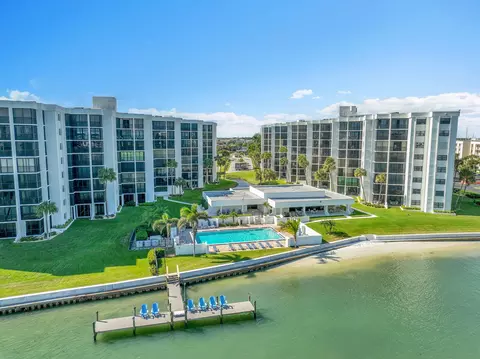 19800 Sandpointe Bay Dr #204, Tequesta, FL 33469