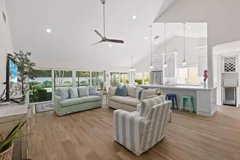 125 Sand Pine Dr, Jupiter, FL 33477