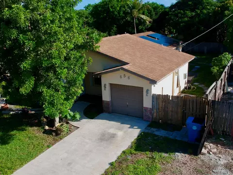 656 NW 1st Ave, Boynton Beach, FL 33426