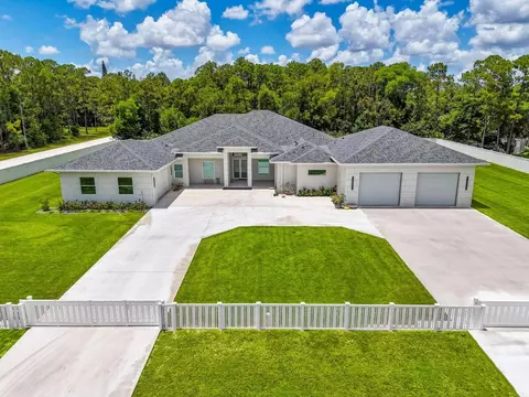 8425 Apache Blvd, The Acreage, FL 33470