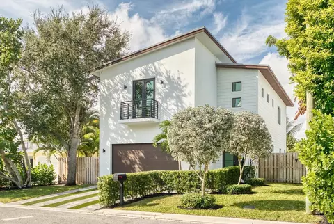 1517 N Lakeside Dr, Lake Worth Beach, FL 33460