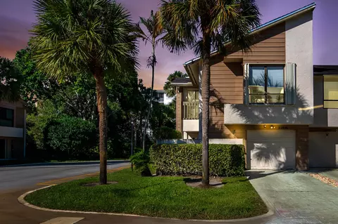 22856 Ironwedge Dr, Boca Raton, FL 33433