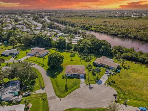 201 SE Camino Ct, Port Saint Lucie, FL 34952