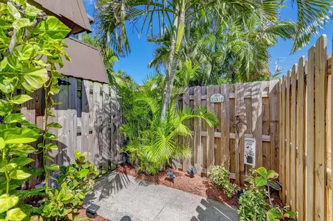 3530 E Gardens East Dr E #B, Palm Beach Gardens, FL 33410