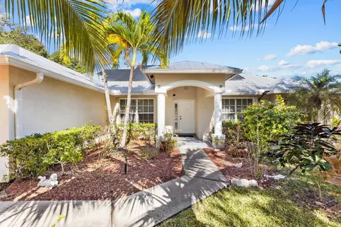 981 SW Mccracken Ave, Port Saint Lucie, FL 34953