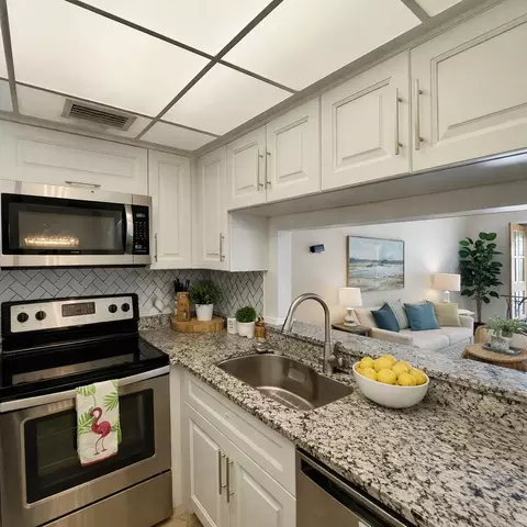 7106 Golf Colony Ct #104, Lake Worth, FL 33467