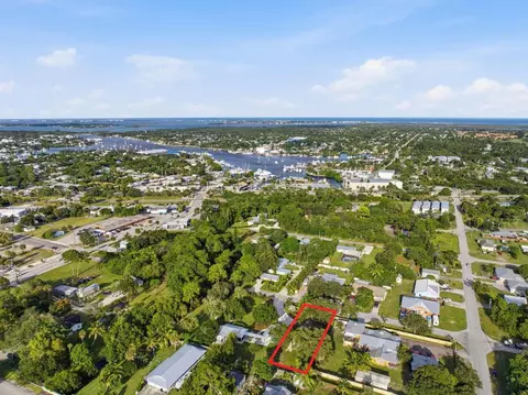 5028 SE Driftwood Ave, Stuart, FL 34997