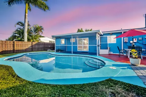 5581 S 38th St, Greenacres, FL 33463