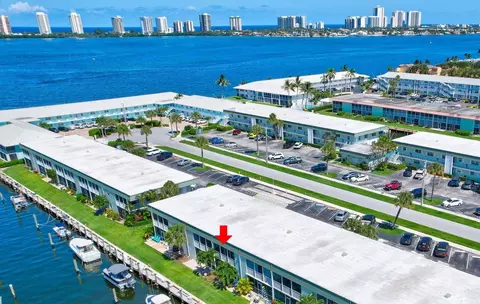 121 Wettaw Ln #211, North Palm Beach, FL 33408