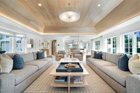 284 Monterey Rd, Palm Beach, FL 33480