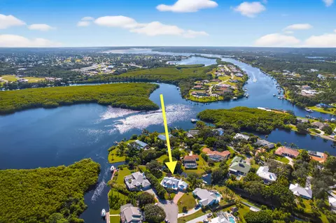 802 SE Portage Ave, Port Saint Lucie, FL 34984