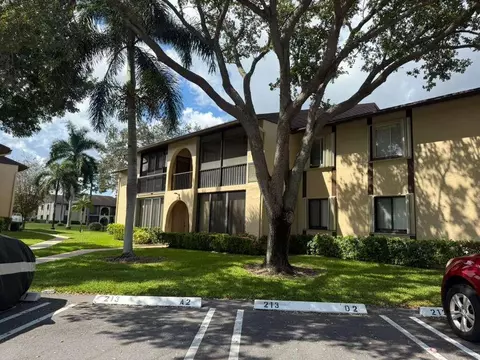 213 Pine Hov Cir #D2, Greenacres, FL 33463