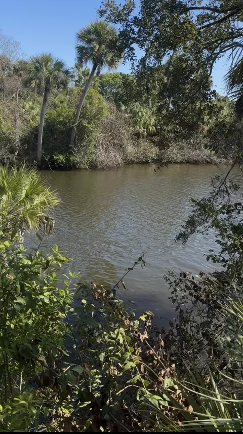 104 NE Charleston Oaks Dr, Port St Lucie, FL 34983