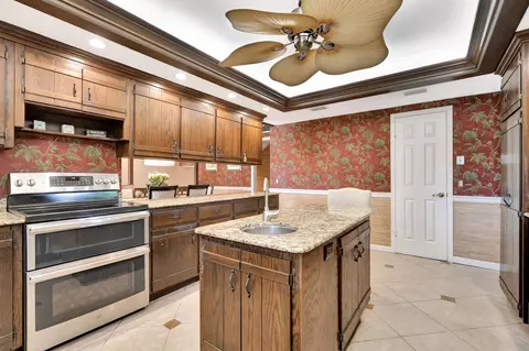 Kitchen - 3360 SE Golf Trl, Stuart, FL 34997 photo 3 of 4