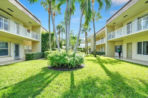 632 Snug Harbor Dr #D14, Boynton Beach, FL 33435