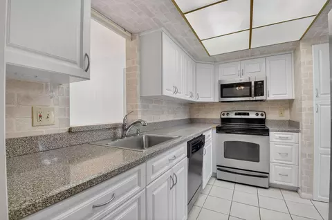 14797 Cumberland Dr #1020, Delray Beach, FL 33446