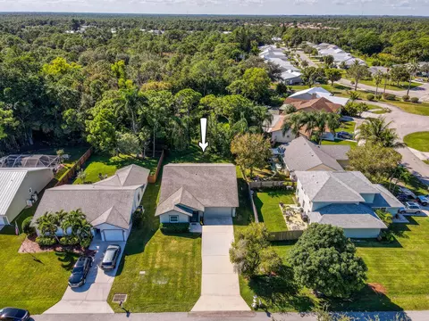 6690 SE Raintree Ave, Stuart, FL 34997