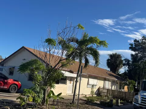 528 E Lakewood Rd, West Palm Beach, FL 33405