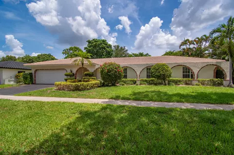 6749 S Grande Dr, Boca Raton, FL 33433