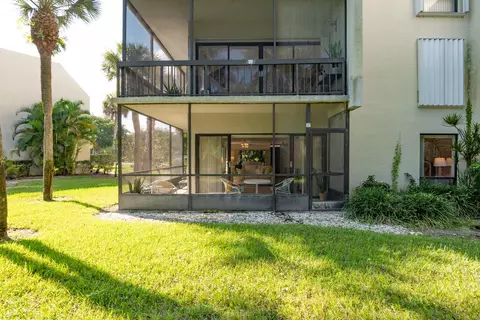 2550 Presidential Way #107, West Palm Beach, FL 33401