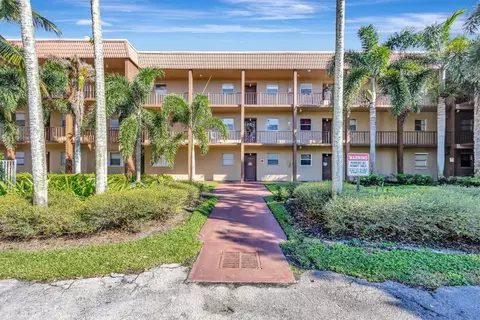120 Sparrow Dr #213, Royal Palm Beach, FL 33411