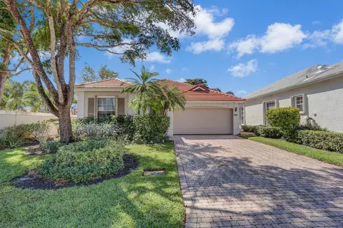 8241 Heritage Club Dr, West Palm Beach, FL 33412
