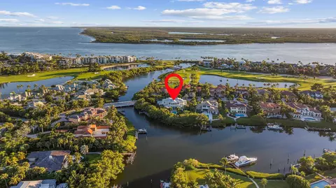 View/Area - 6968 SE Harbor Cir, Stuart, FL 34996 photo 6 of 7