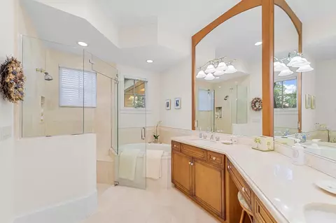 Bath - 6968 SE Harbor Cir, Stuart, FL 34996 photo 4 of 4