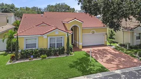 1095 Roble Way, Palm Beach Gardens, FL 33410