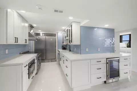5600 N Flagler Dr #207, West Palm Beach, FL 33407